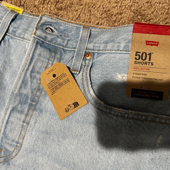 Levi’s 501 Light Wash Distressed Shorts Women’s Sz 31 - Picture 3 of 4
